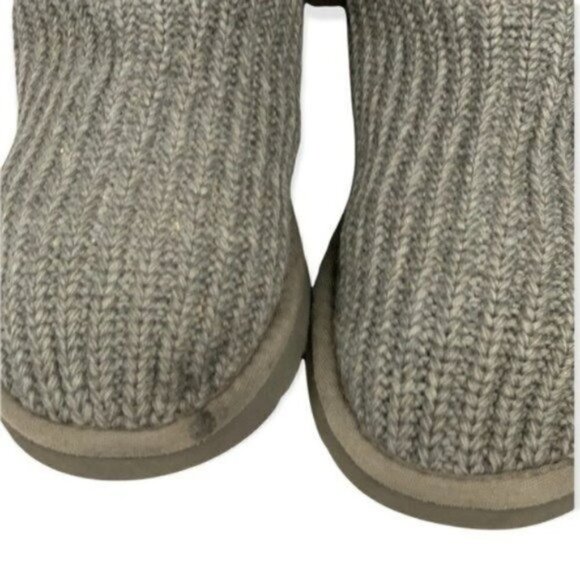 UGGs Classic Cardy Boot - Picture 6 of 8